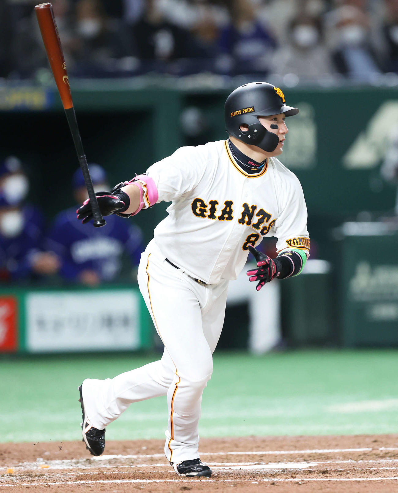 巨人対中日　2回裏巨人1死、先制右越えソロ本塁打を放つ丸（撮影・河田真司）