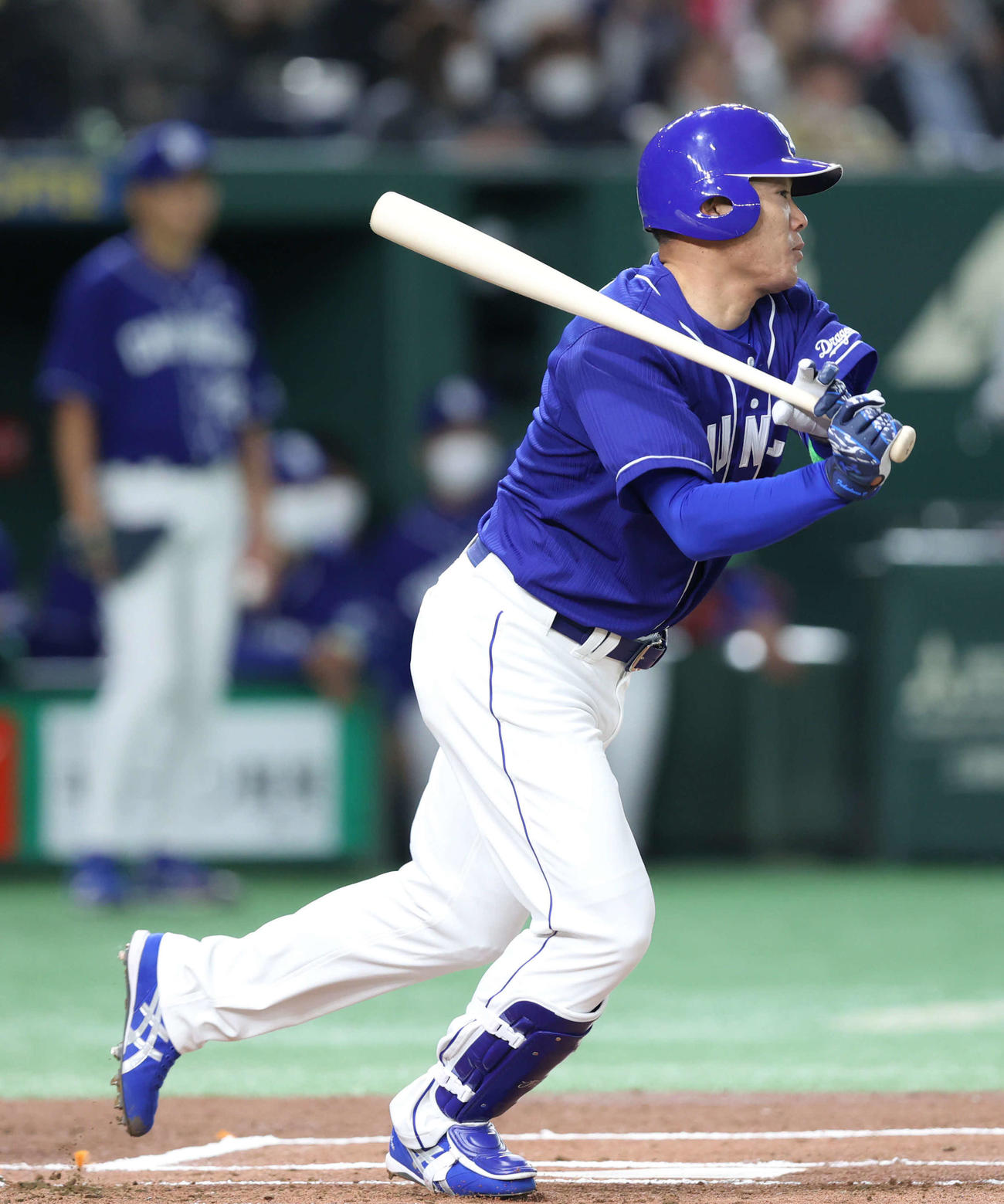 巨人対中日　1回表中日2死、二ゴロを放つ福留（撮影・河田真司）