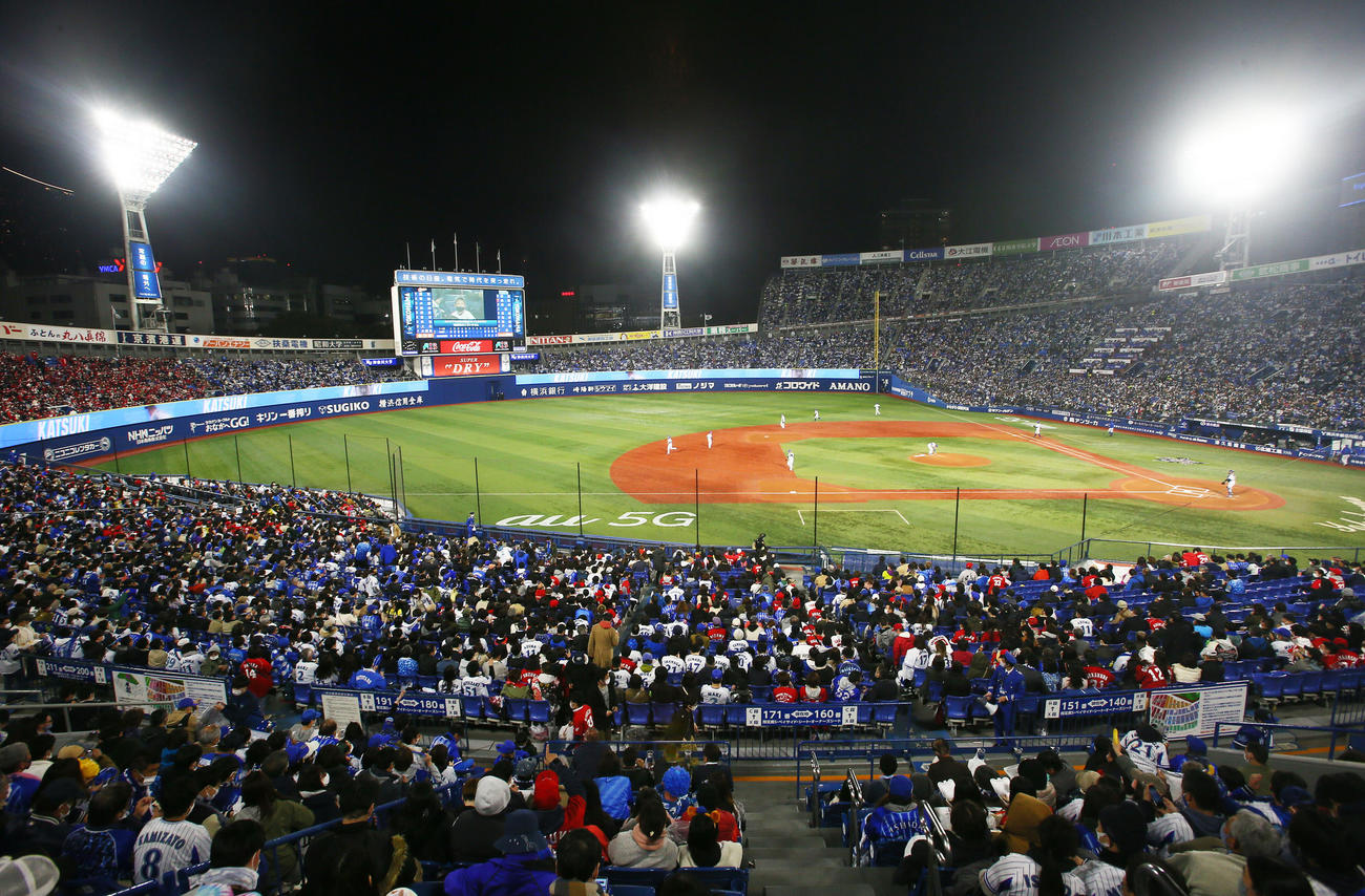 DeNA対広島　最多動員者数を更新した横浜スタジアム（撮影・足立雅史）