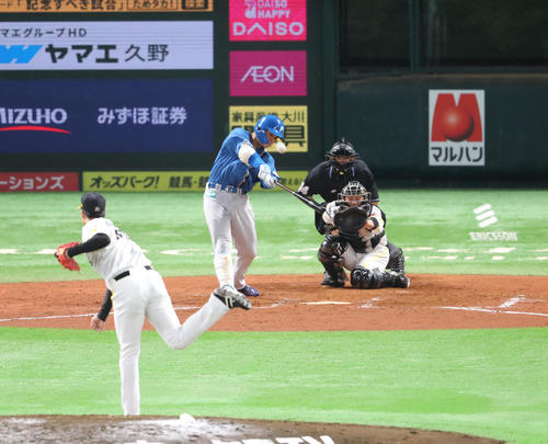 ソフトバンク対日本ハム　9回表日本ハム1死、清宮幸太郎は右越え本塁打を放つ（撮影・梅根麻紀）