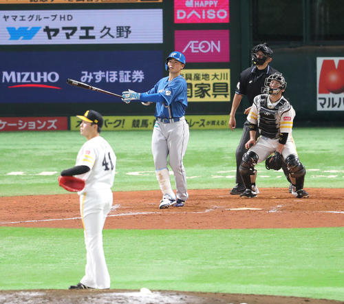 ソフトバンク対日本ハム　9回表日本ハム1死、清宮幸太郎は右越え本塁打を放つ（撮影・梅根麻紀）