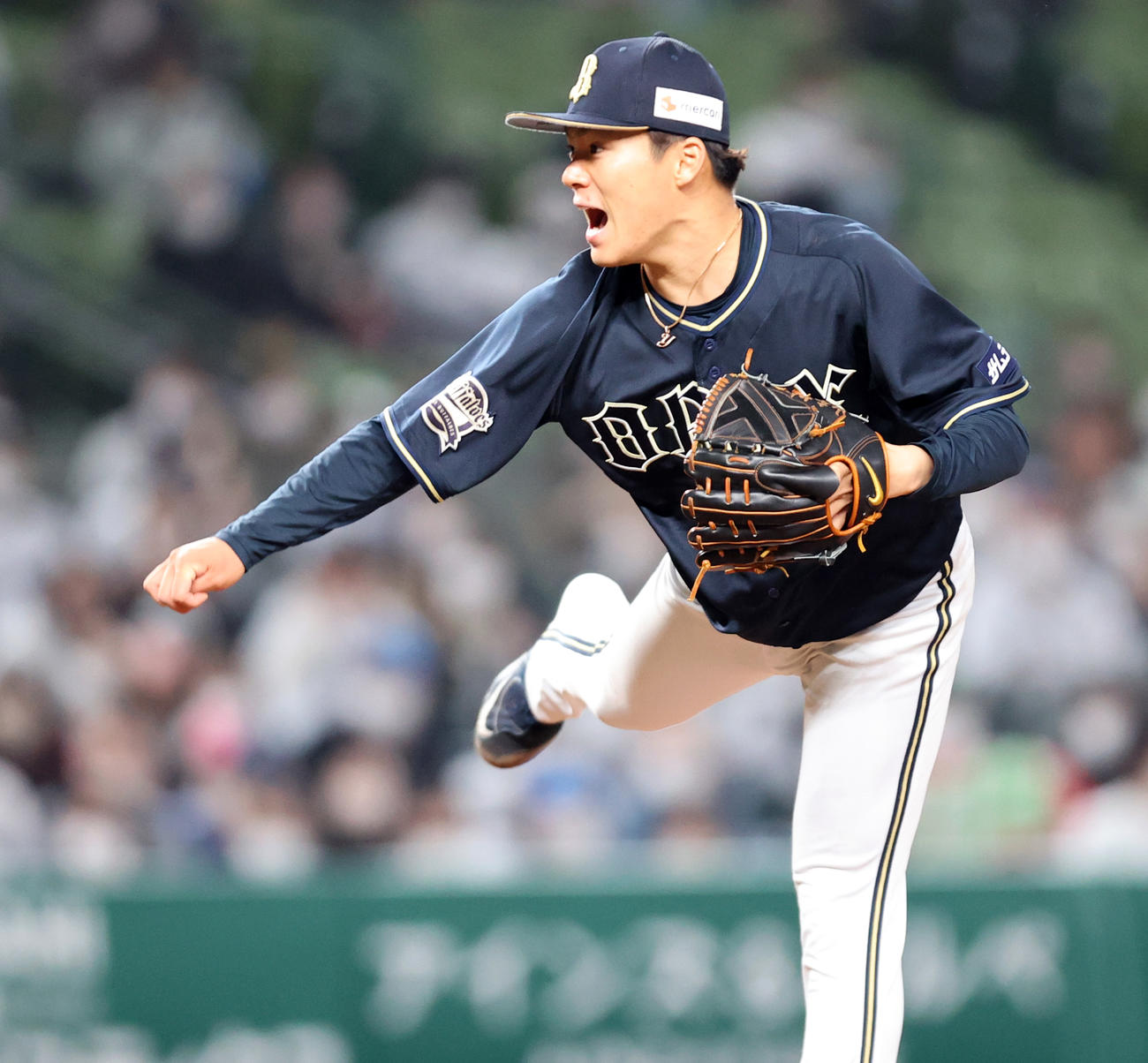 西武対オリックス　7回裏西武の攻撃で、声を上げながら投球する山本（撮影・浅見桂子）