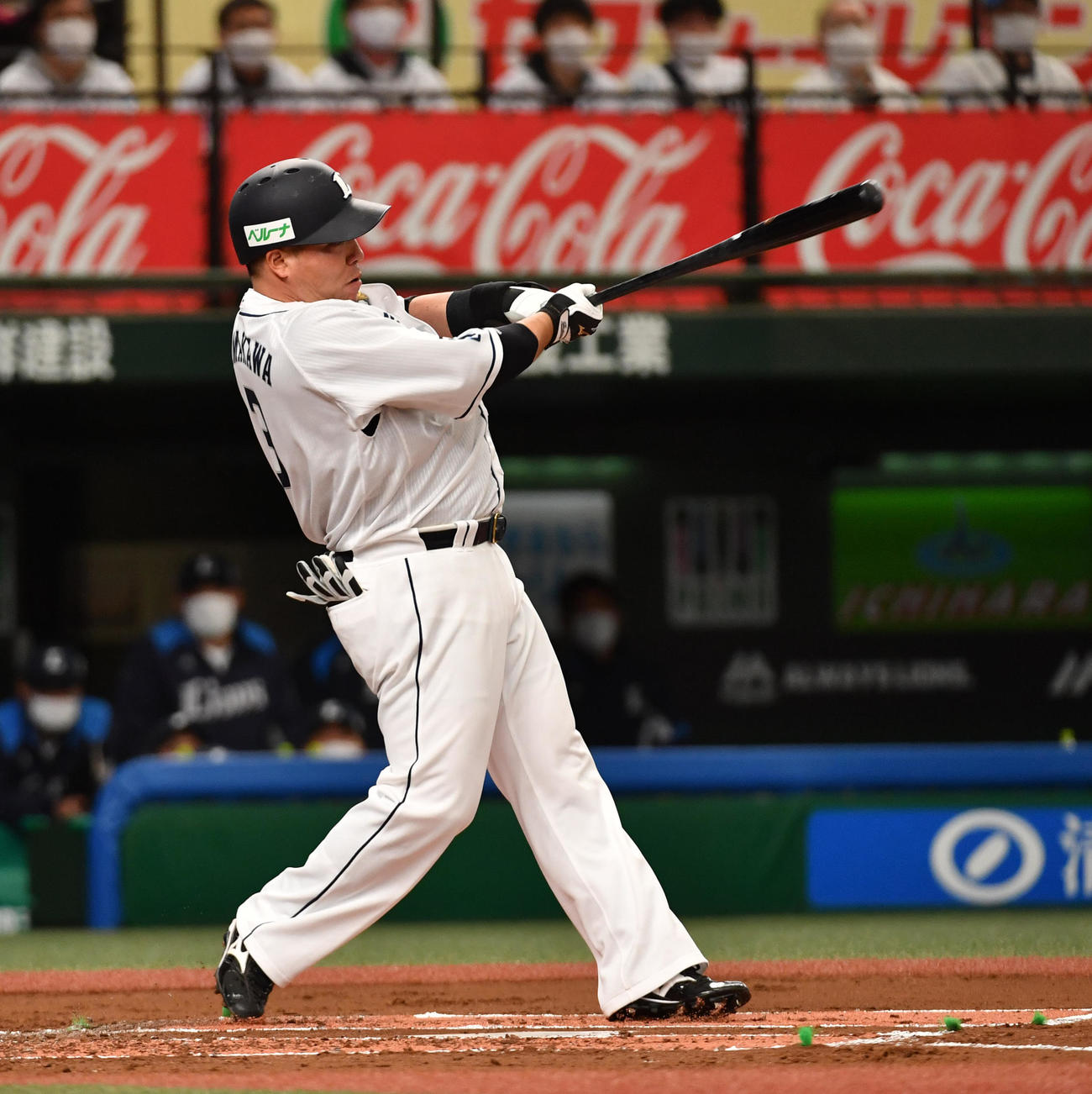 西武対オリックス　1回裏西武1死一、三塁、山川は左中間に3点本塁打を放つ（撮影・柴田隆二）