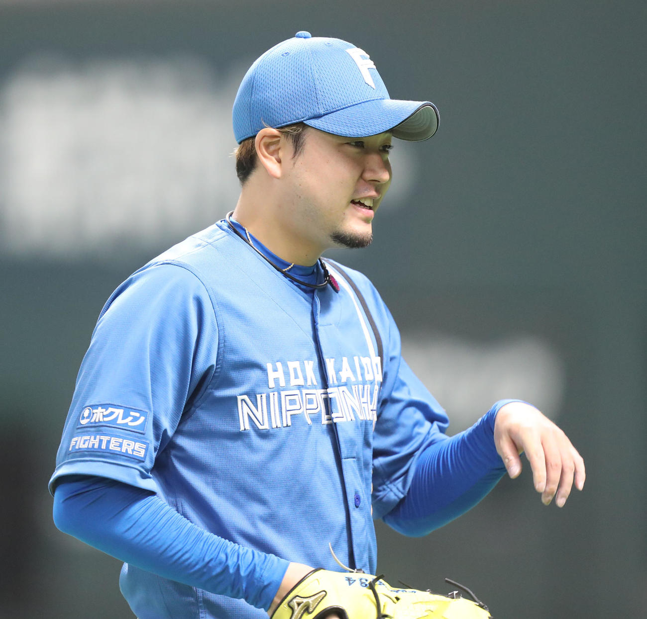 ソフトバンク対日本ハム　1回裏を投げ終え、ベンチに戻る堀（撮影・屋方直哉）