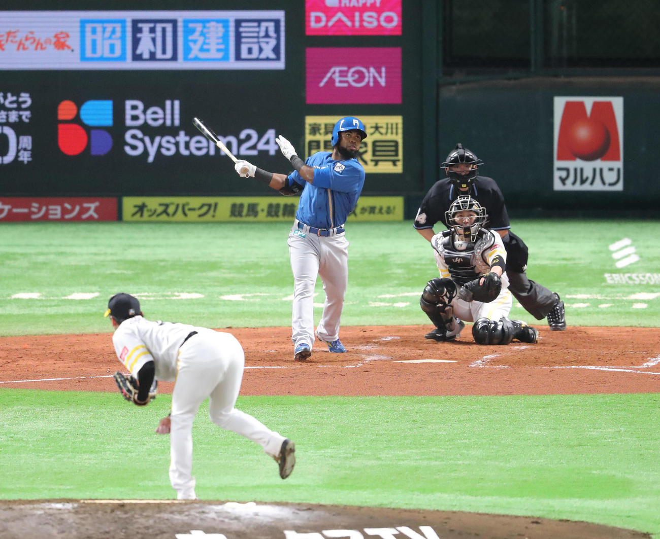 ソフトバンク対日本ハム　4回表日本ハム無死、アルカンタラは左越えに同点本塁打を放つ（撮影・梅根麻紀）