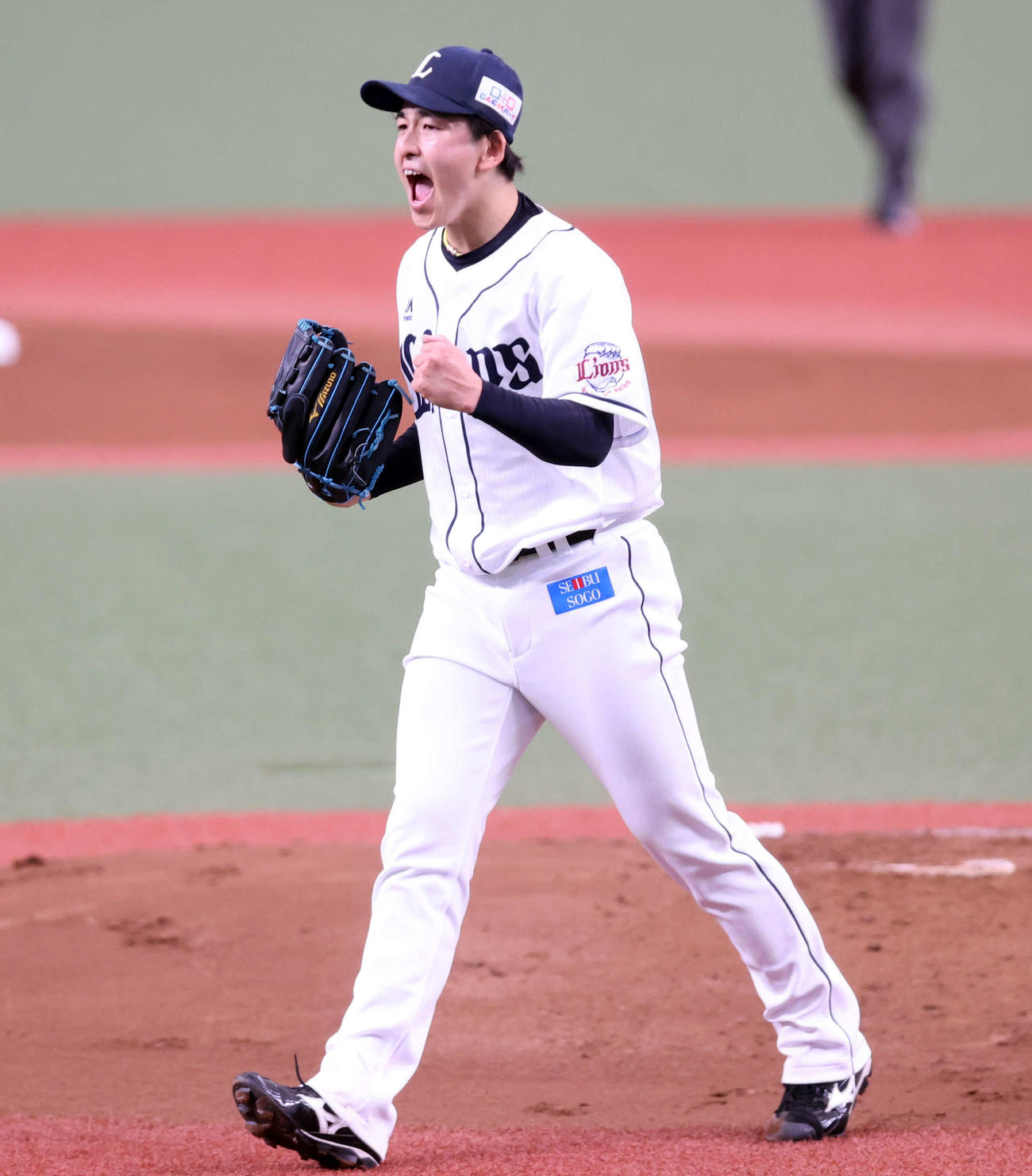 西武対オリックス　1回表オリックスの攻撃を3人で仕留め雄たけびを上げる隅田（撮影・浅見桂子）