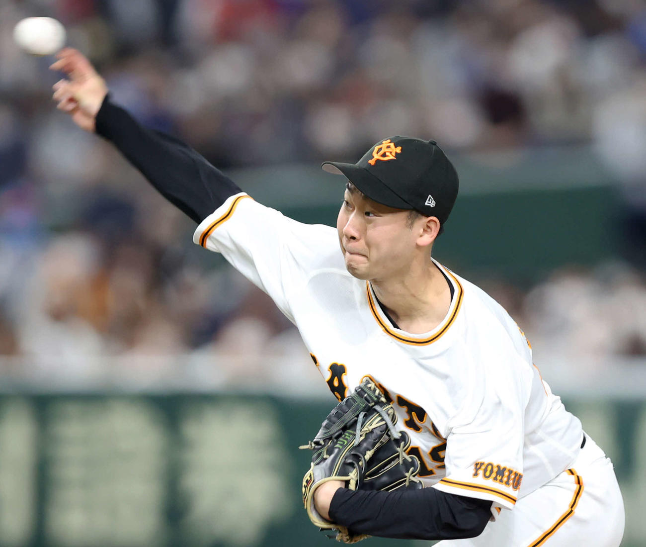 巨人対中日　6回表、力投する山崎伊（撮影・河田真司）