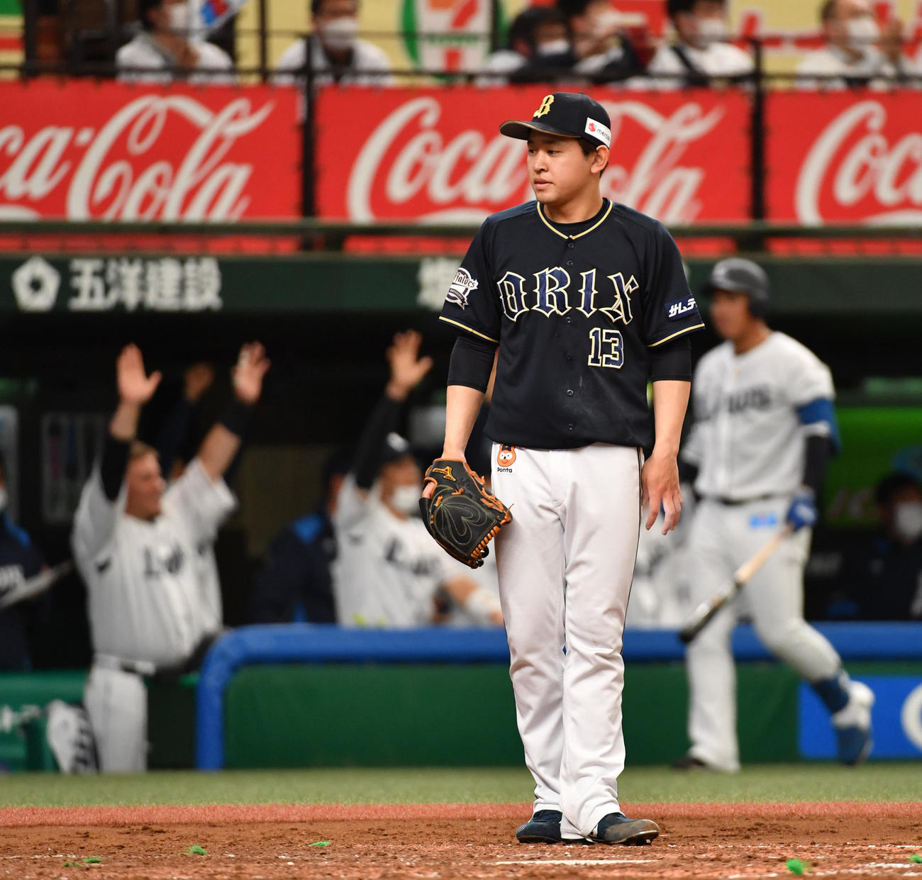 西武対オリックス　4回裏西武無死二、三塁のピンチになるオリックス宮城（撮影・柴田隆二）