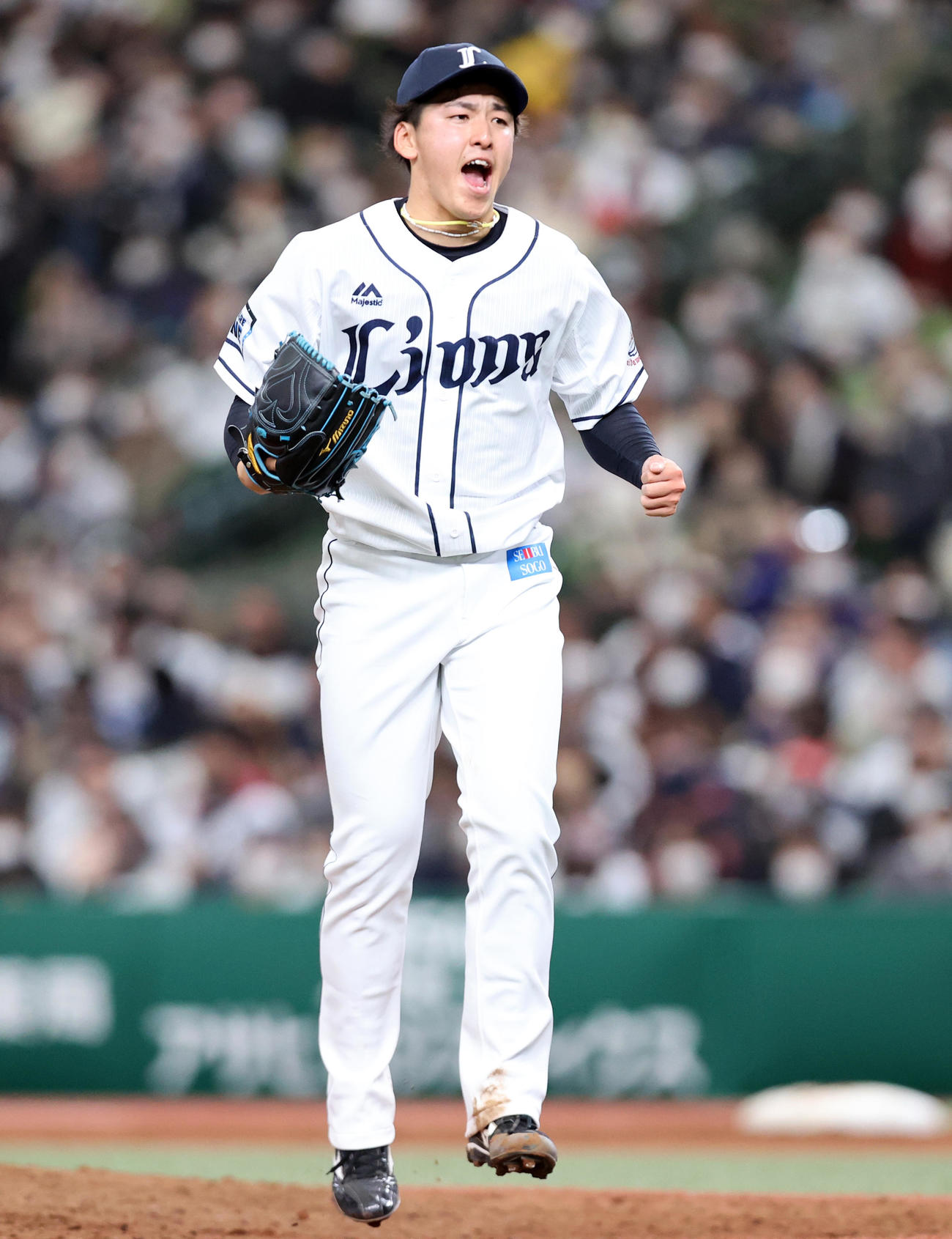 西武対オリックス　6回表オリックス2死一塁、杉本を三振に仕留めた隅田は雄たけびを上げる（撮影・浅見桂子）