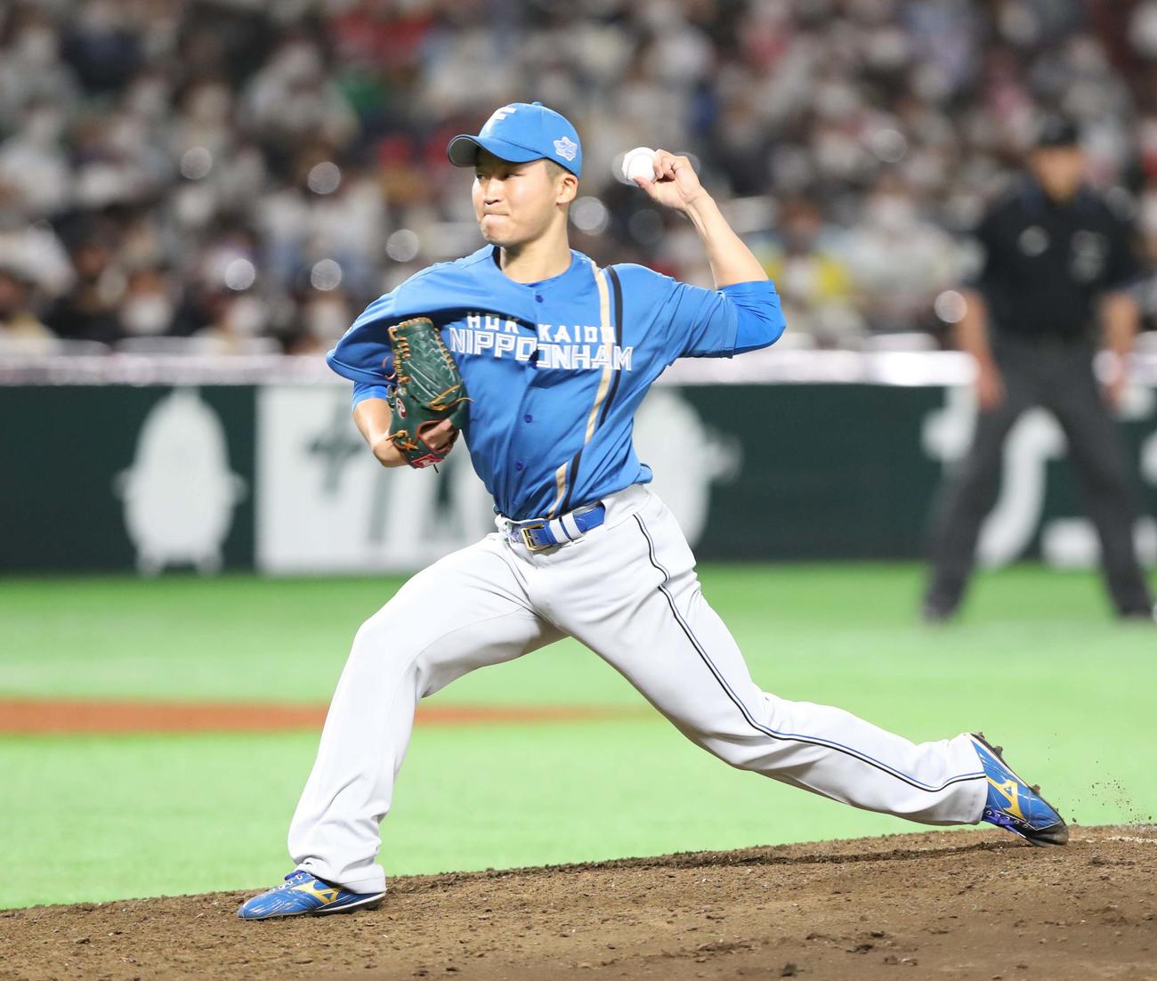 ソフトバンク対日本ハム　8回に登板の長谷川威（撮影・黒川智章）