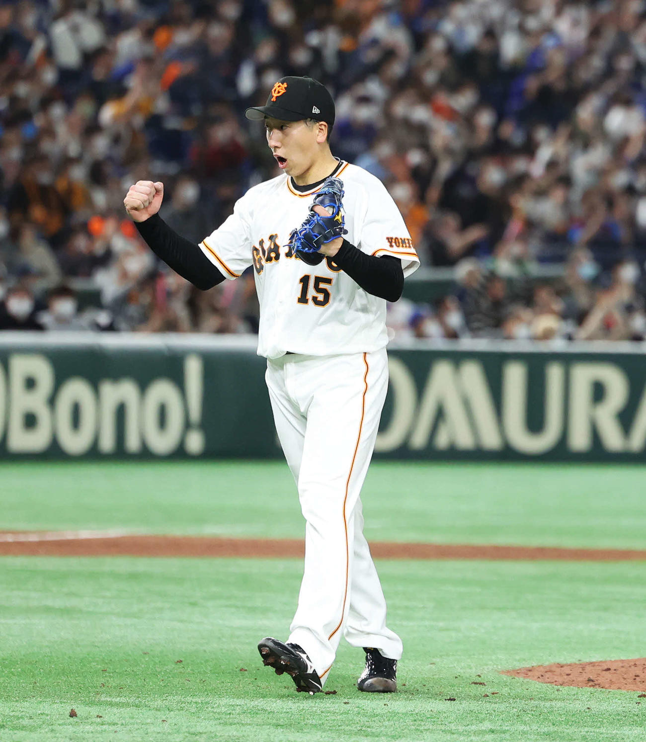 巨人対中日　中日に勝利し、ガッツポーズする大勢（撮影・河田真司）