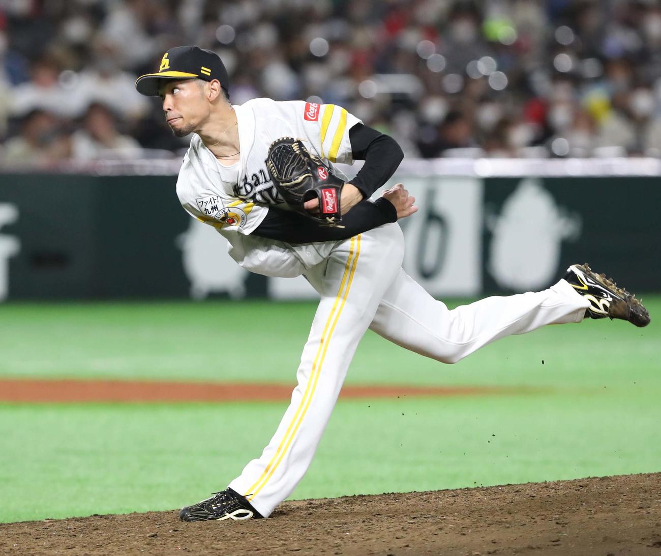 ソフトバンク対日本ハム　8回に登板の又吉（撮影・黒川智章）