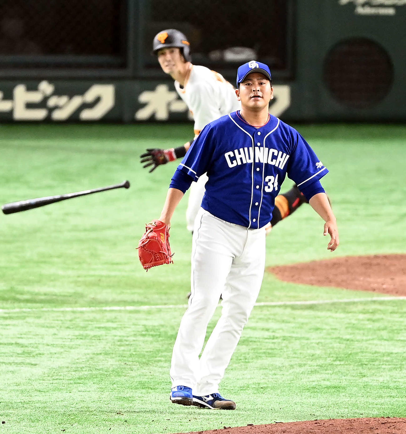 巨人対中日　8回裏巨人2死二塁、若林に中越え適時二塁打を浴びる福（撮影・たえ見朱実）