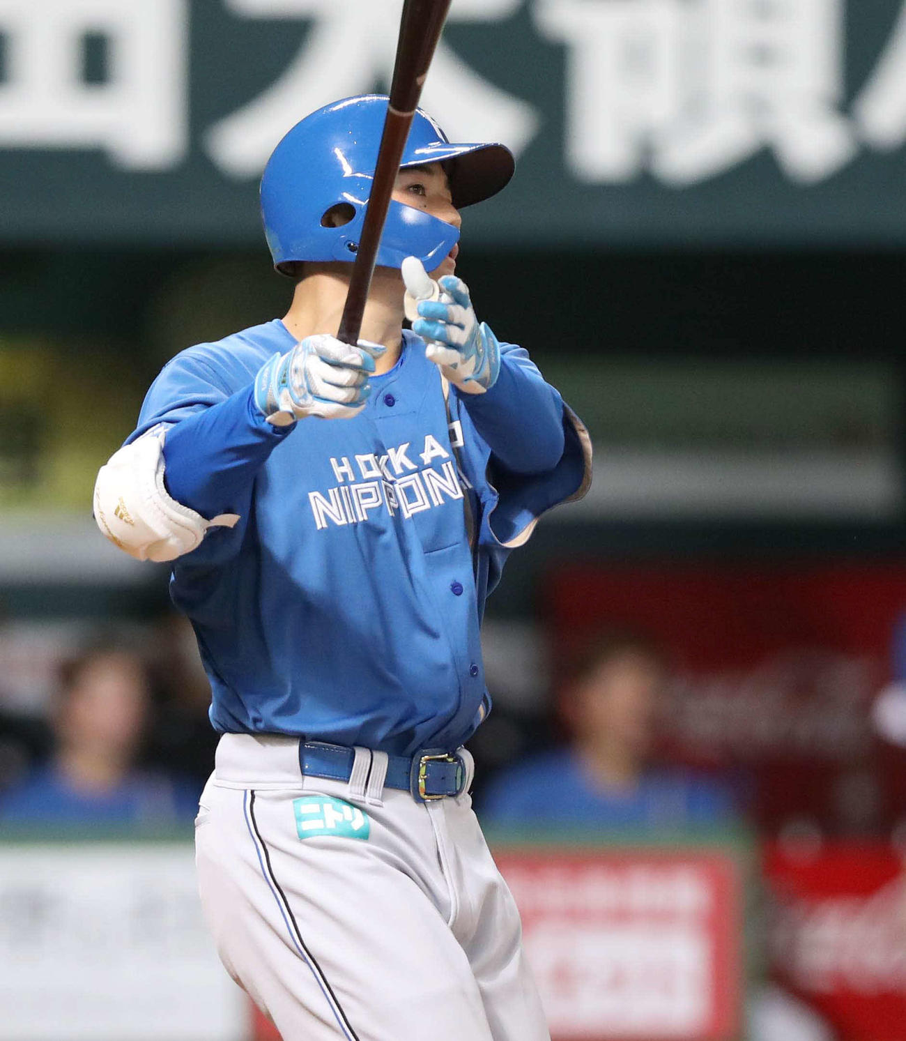ソフトバンク対日本ハム　9回表日本ハム1死、右越え本塁打を放つ清宮（撮影・黒川智章）