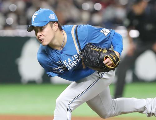 ソフトバンク対日本ハム　日本ハム先発の吉田（撮影・黒川智章）