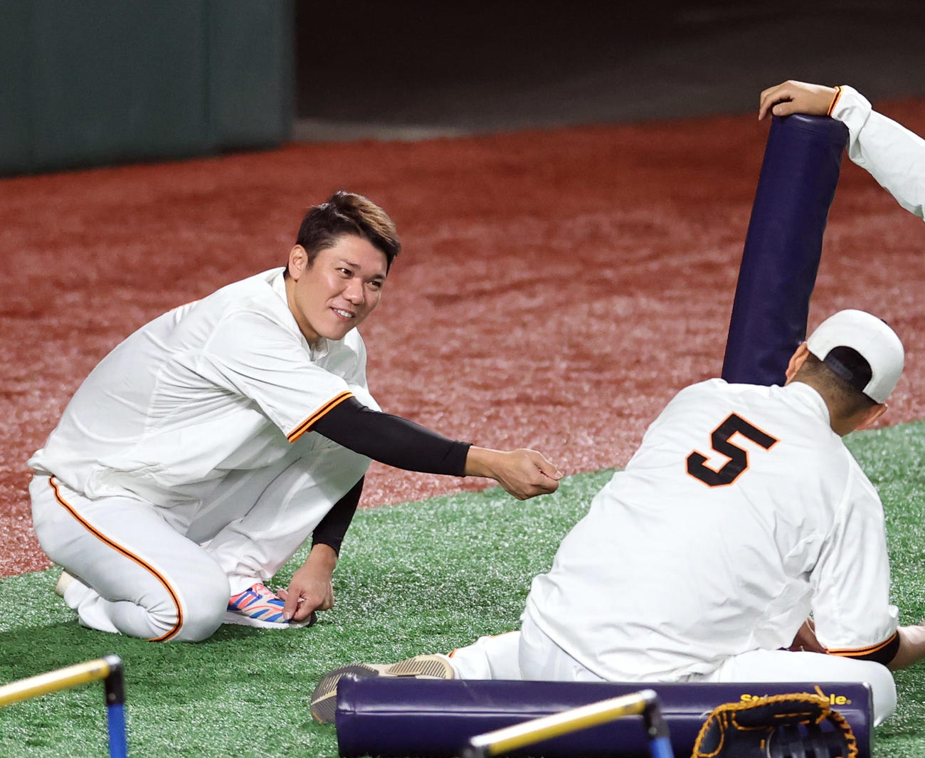 巨人対中日　試合前の練習に参加する巨人坂本（撮影・狩俣裕三）