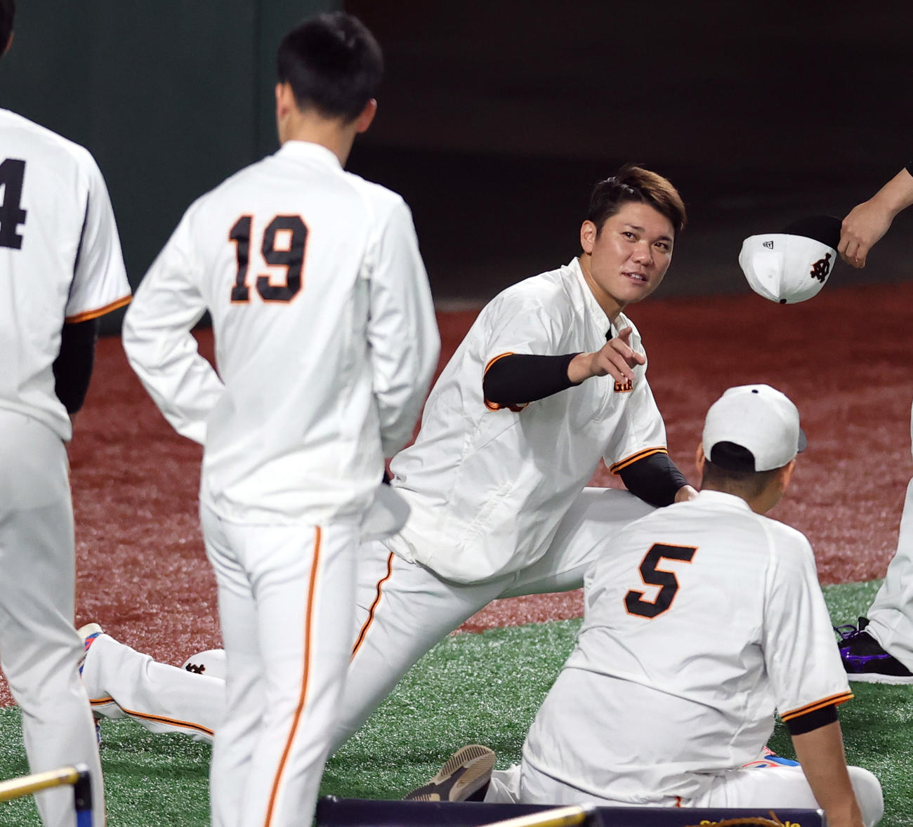 巨人対中日　試合前の練習に参加する巨人坂本（撮影・狩俣裕三）