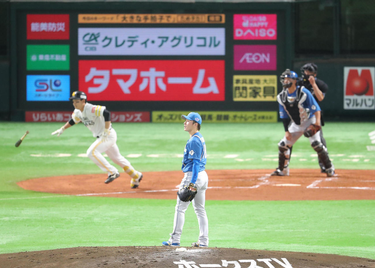 日本ハム対ソフトバンク　1回裏ソフトバンク2死一塁、栗原陵矢に右越え2点本塁打を浴びる吉田輝星（撮影・梅根麻紀）