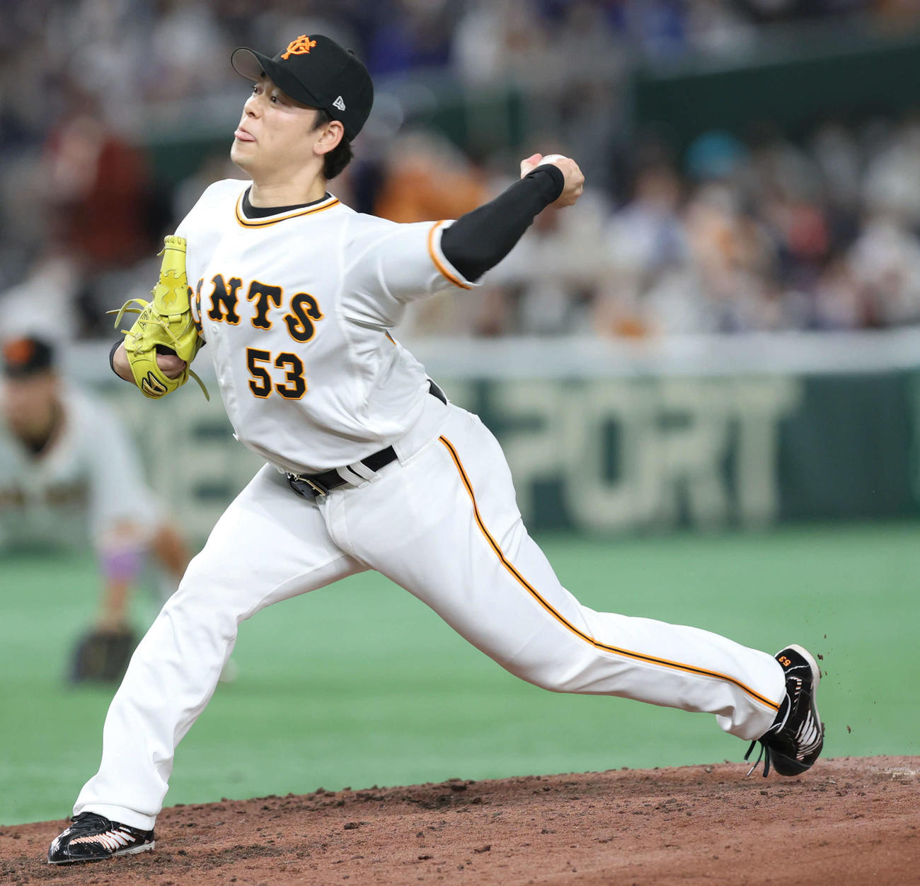 巨人対中日　8回表、巨人3番手で登板する高梨（撮影・河田真司）