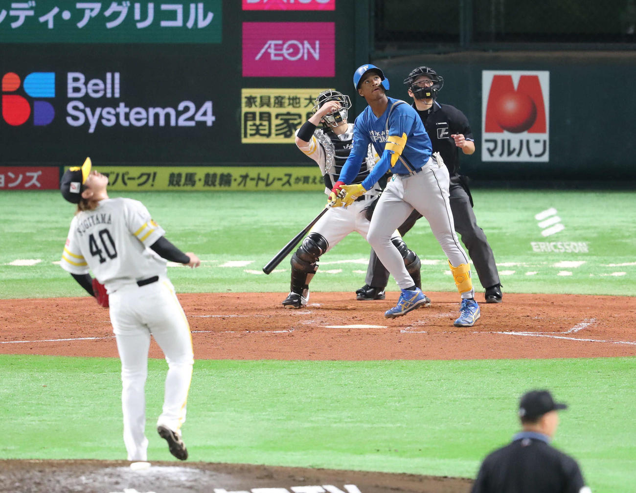 日本ハム対ソフトバンク　5回表日本ハム1死三塁、万波は左越え2点本塁打を放つ（撮影・梅根麻紀）