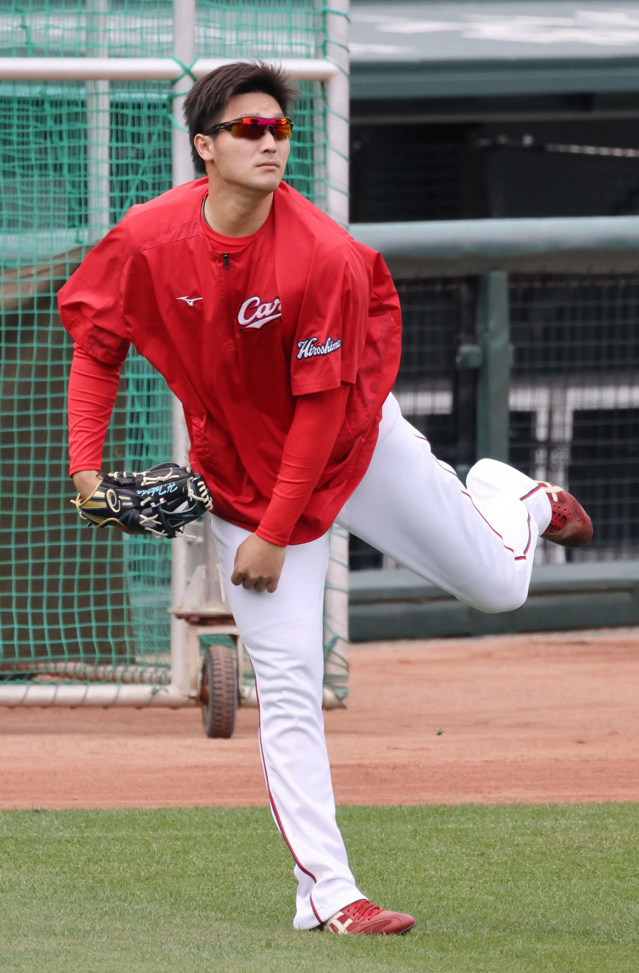 投手指名練習でキャッチボールをする広島床田（撮影・加藤孝規）