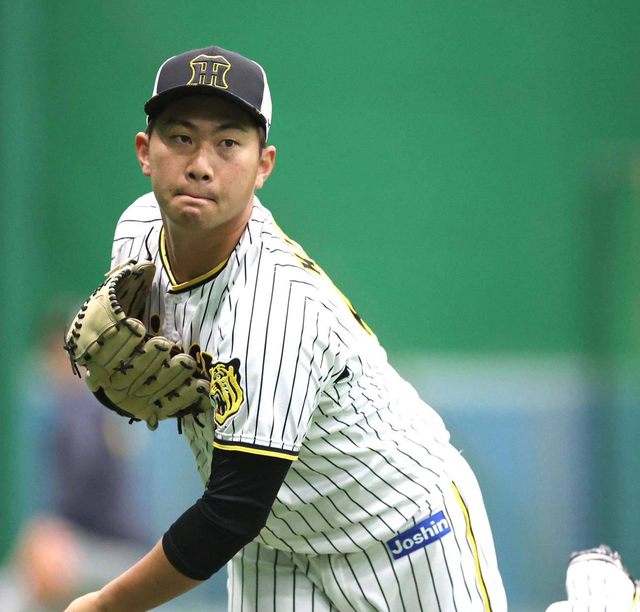 キャッチボールで調整する桐敷（撮影・上田博志）