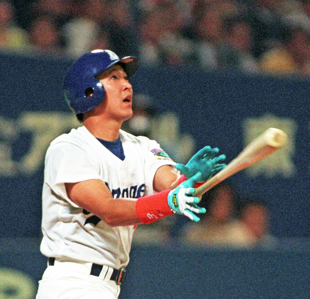 1997年4月4日、横浜戦の1回にナゴヤドーム開業1号本塁打を先頭打者本塁打で飾る中日立浪和義