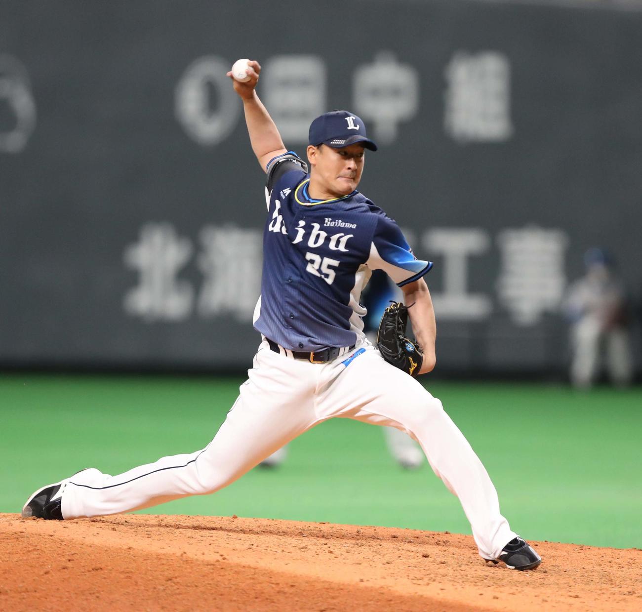 日本ハム対西武　8回に登板の平井（撮影・黒川智章）
