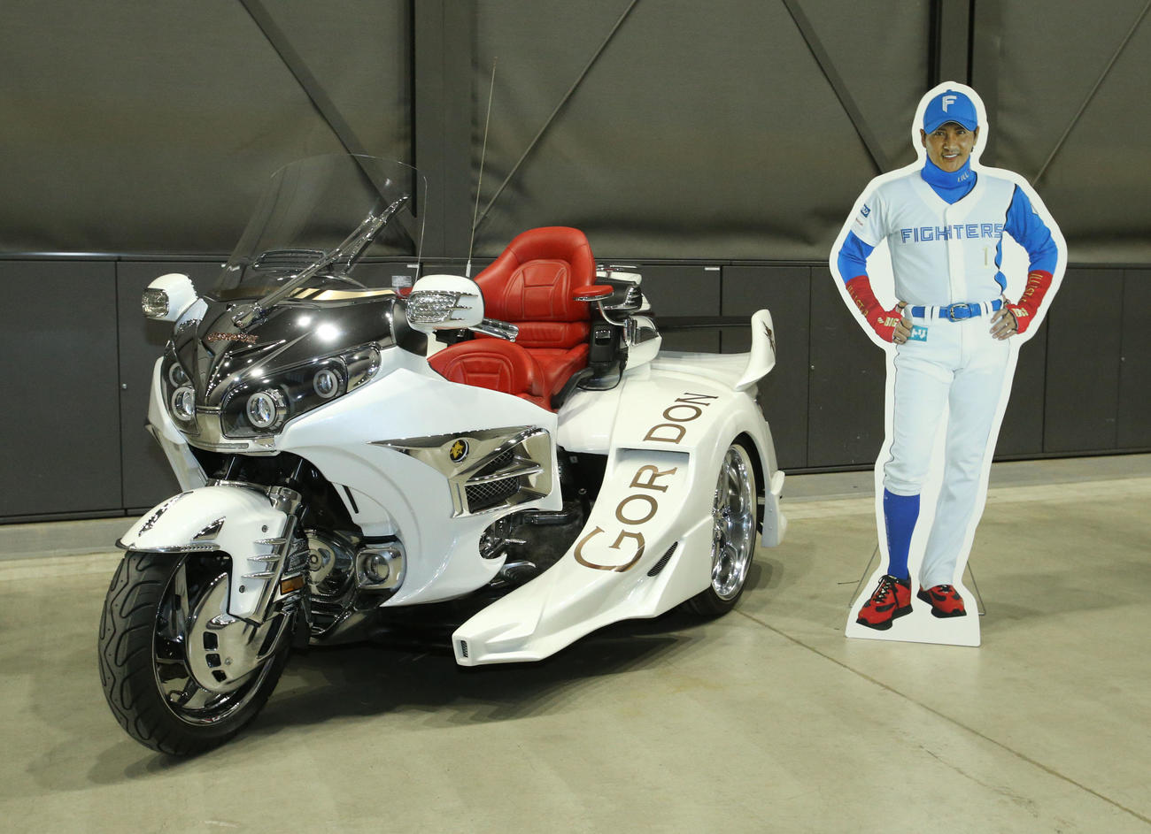 札幌ドームで展示された日本ハム新庄監督が使用したトライク（撮影・佐藤翔太）