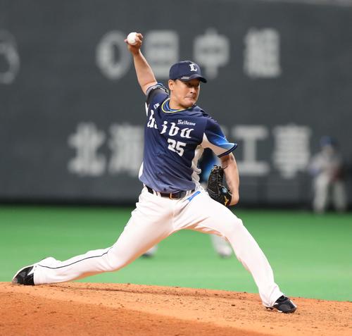 日本ハム対西武　8回に登板の平井（撮影・黒川智章）