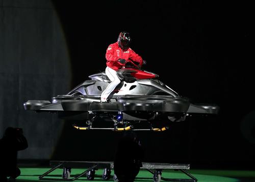 日本ハム対西武　開幕セレモニーでホバーバイクに乗り登場の新庄剛志監督