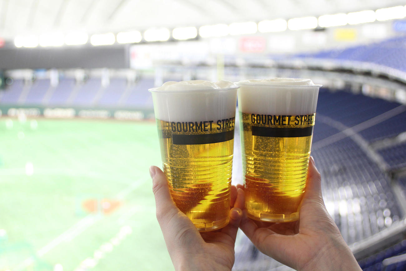 巨人が3年ぶりに開催する「生ビール半額ナイター」（球団提供）