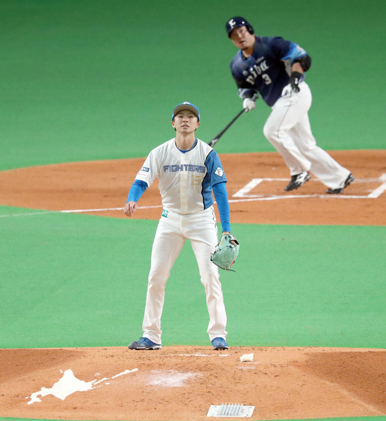日本ハム対西武　2回表西武無死、山川に先制となる中越え本塁打を浴びる日本ハム上沢（撮影・佐藤翔太）