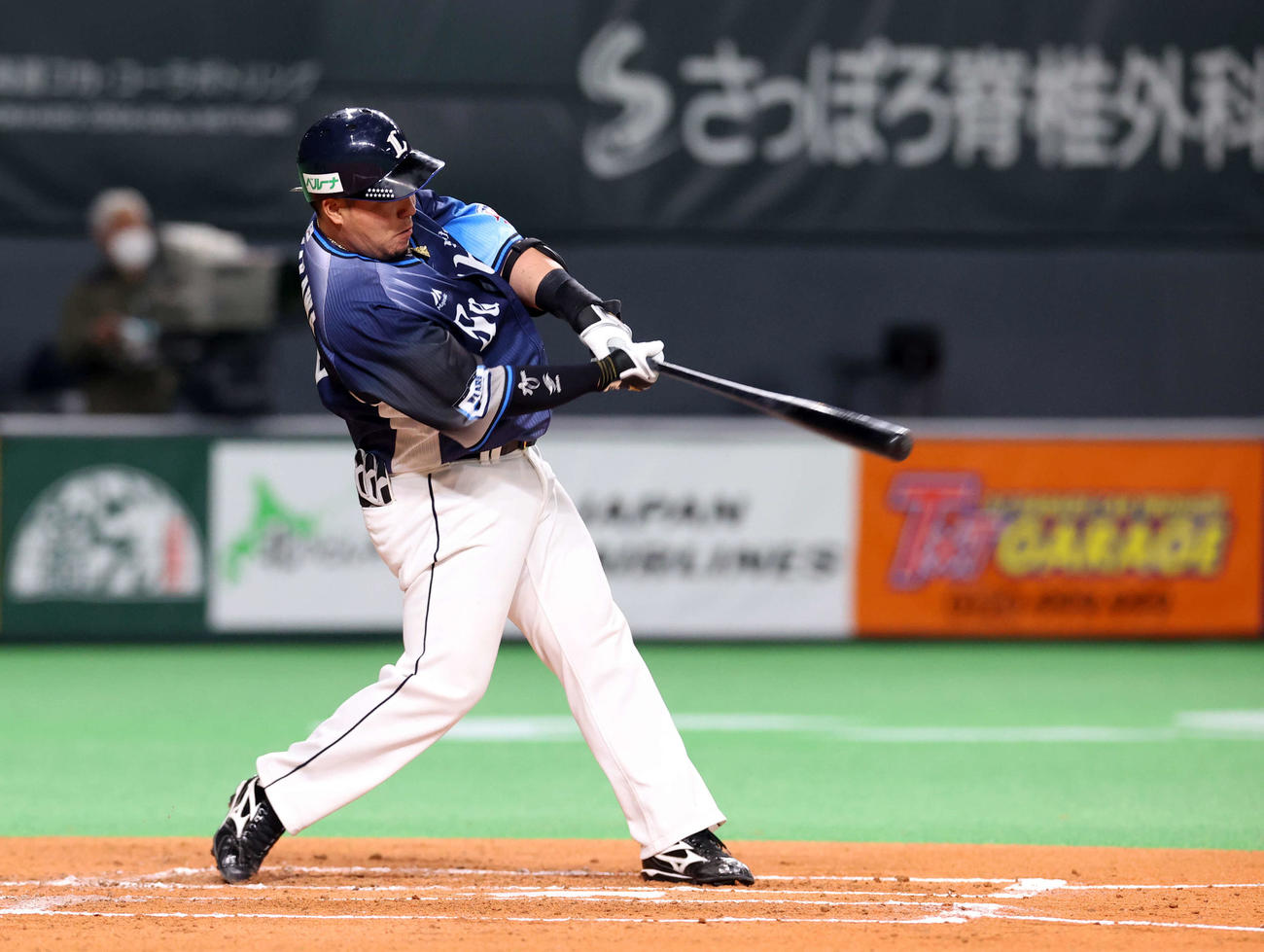 日本ハム対西武　2回表西武無死、山川は中越え先制ソロ本塁打を放つ（撮影・浅見桂子）
