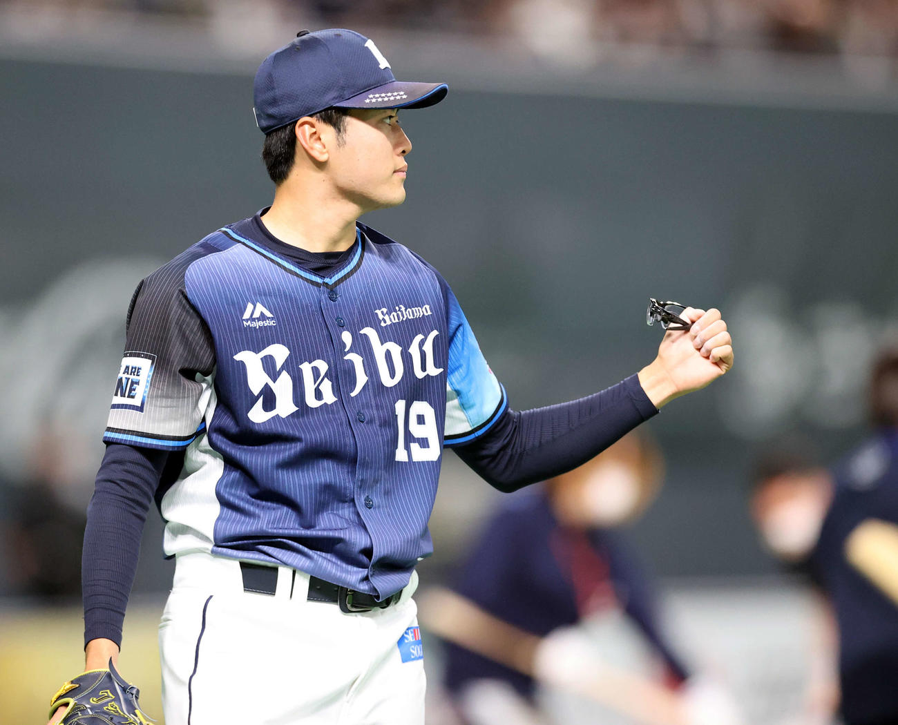 日本ハム対西武　5回裏日本ハムの攻撃を抑えた西武先発佐藤は拳を握る（撮影・浅見桂子）