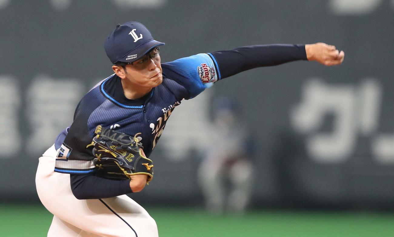 日本ハム対西武　西武先発の佐藤（撮影・黒川智章）