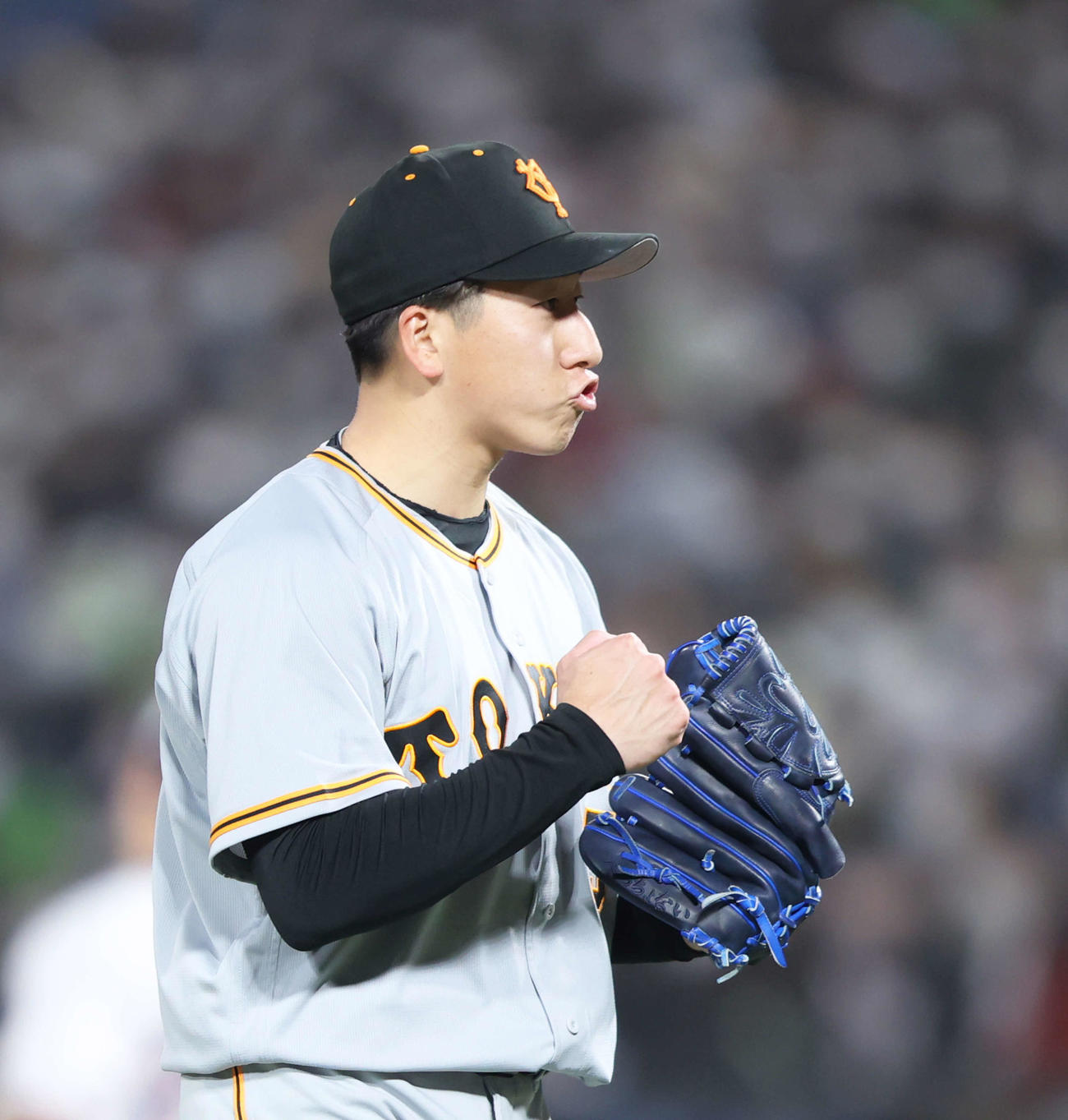 ヤクルト対巨人　最終打者の青木を遊ゴロに抑え、ガッツポーズする大勢（撮影・河田真司）