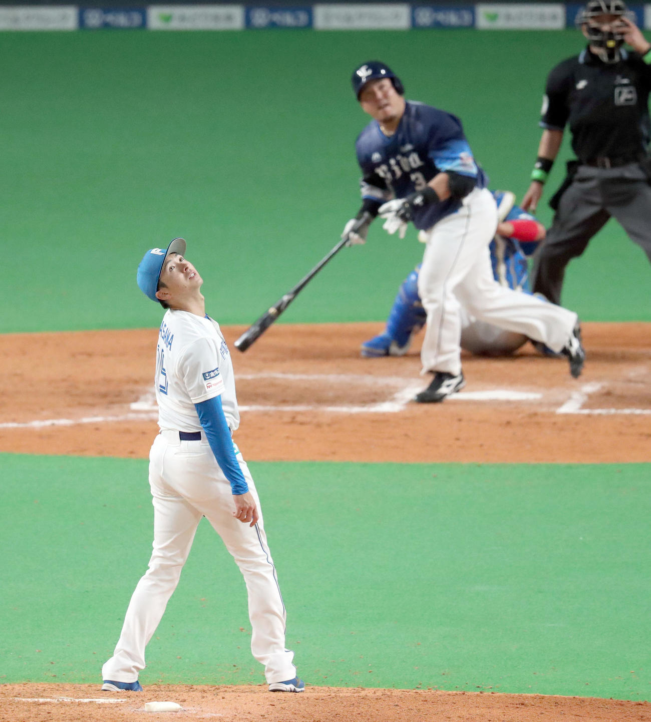 日本ハム対西武　8回表西武2死、山川にこの日2本目となる左越え本塁打を浴びる日本ハム上沢（撮影・佐藤翔太）