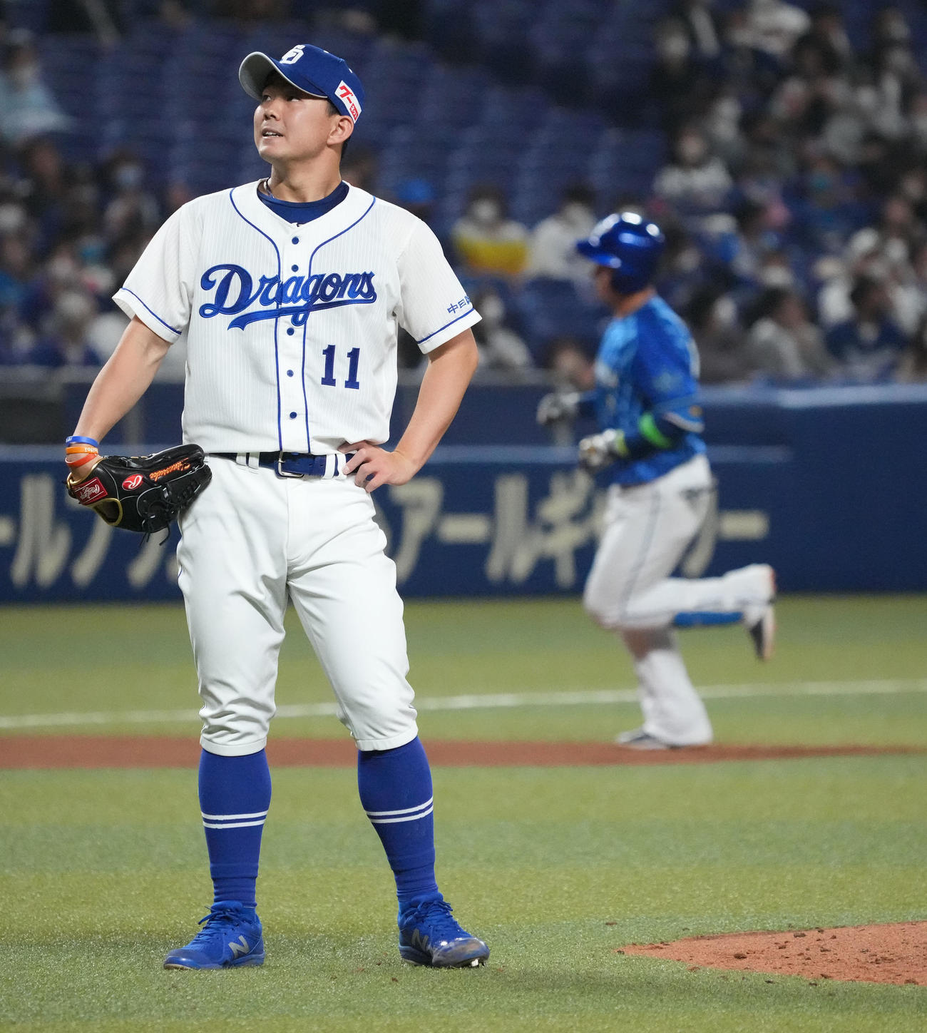 中日対DeNA 3回表DeNA2死一塁、小笠原は牧に右越え2点本塁打を浴びる（撮影・森本幸一）