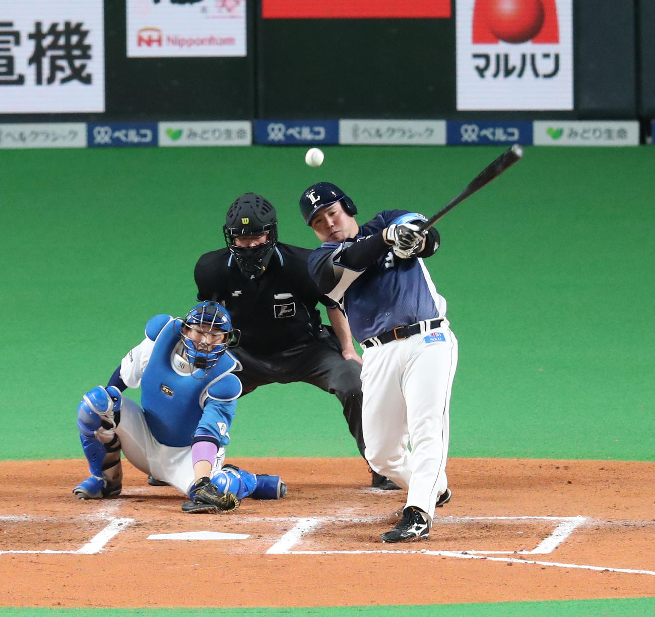日本ハム対西武　6回表西武2死一、二塁、山川は勝ち越しとなる中前適時打を放つ（撮影・佐藤翔太）
