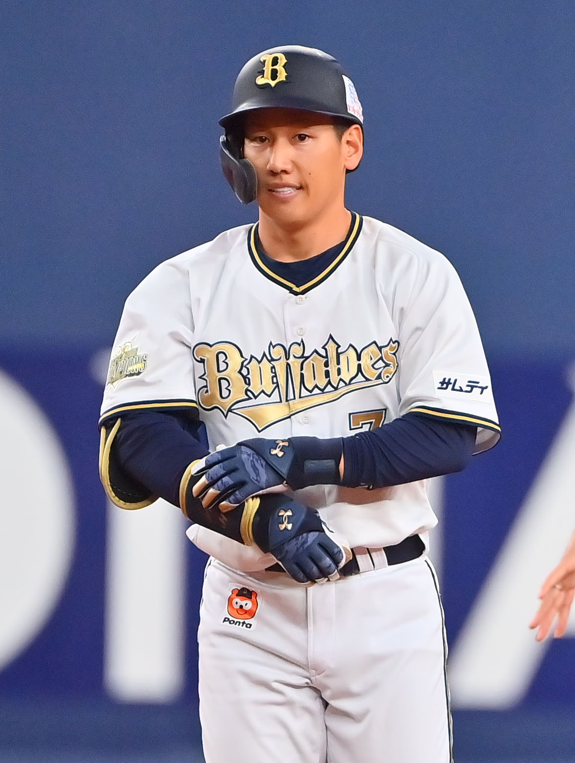 オリックス対楽天　6回裏オリックス2死一塁、左翼線に適時二塁打を放った吉田正はほっとした表情を見せる（撮影・和賀正仁）
