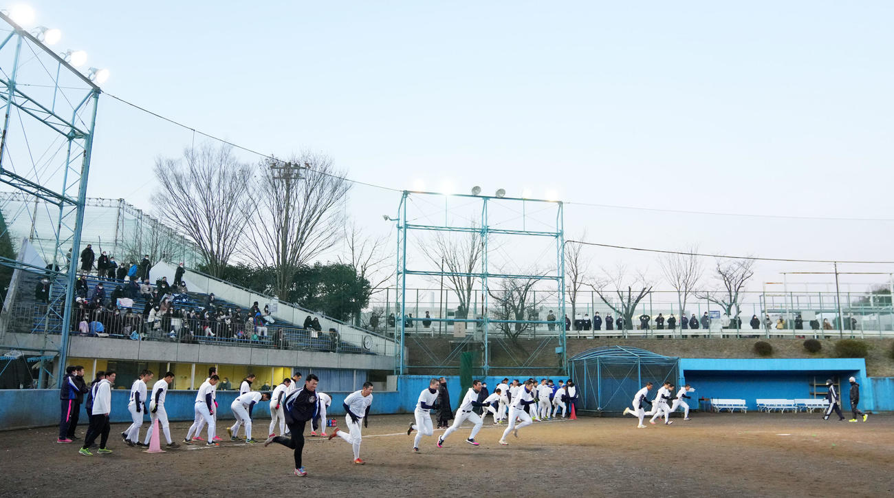 2021年12月28日、日大三冬合宿で練習をする選手たち