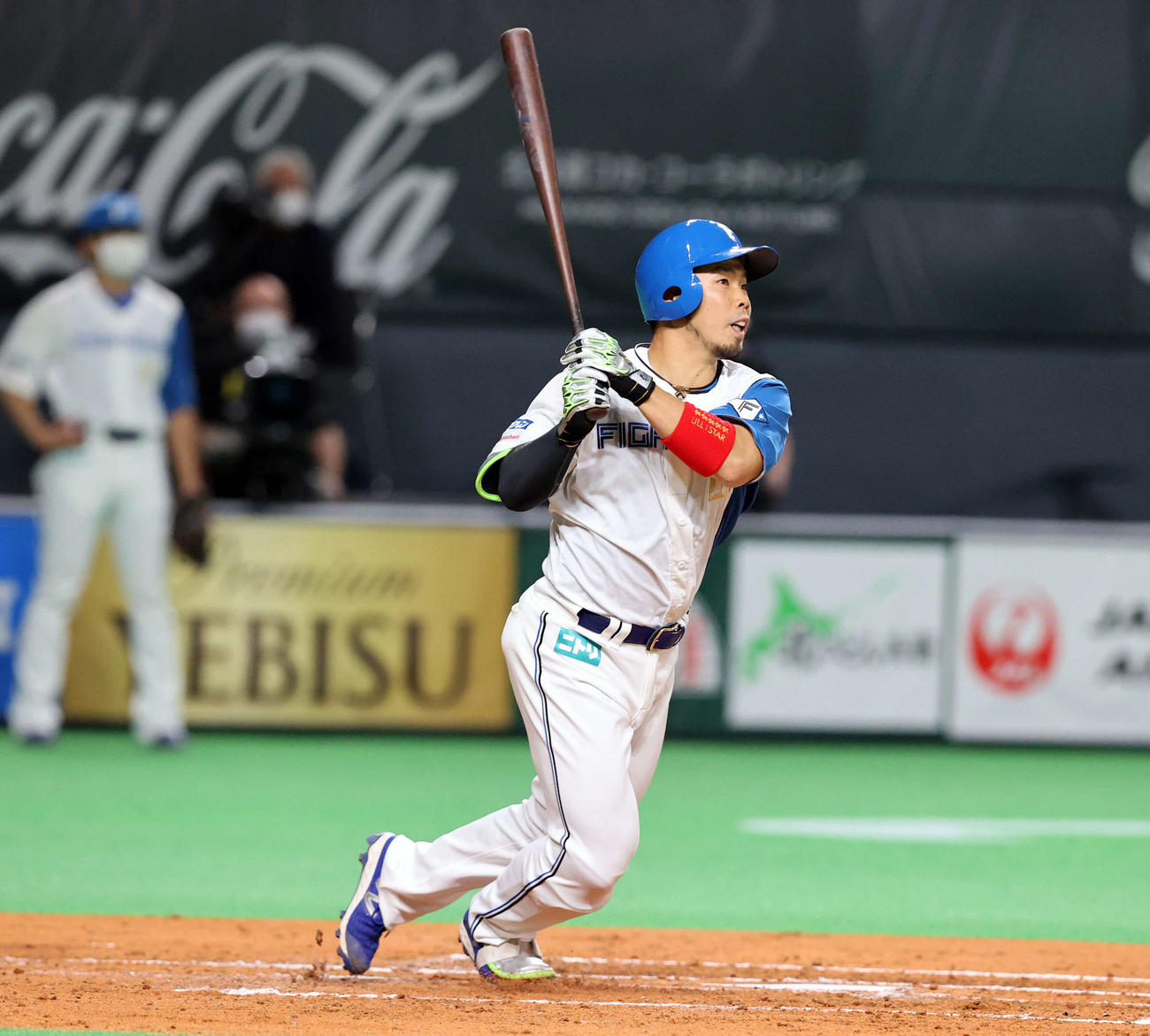 日本ハム対西武　3回裏日本ハム2死二塁、近藤は右適時二塁打を放つ（撮影・浅見桂子）