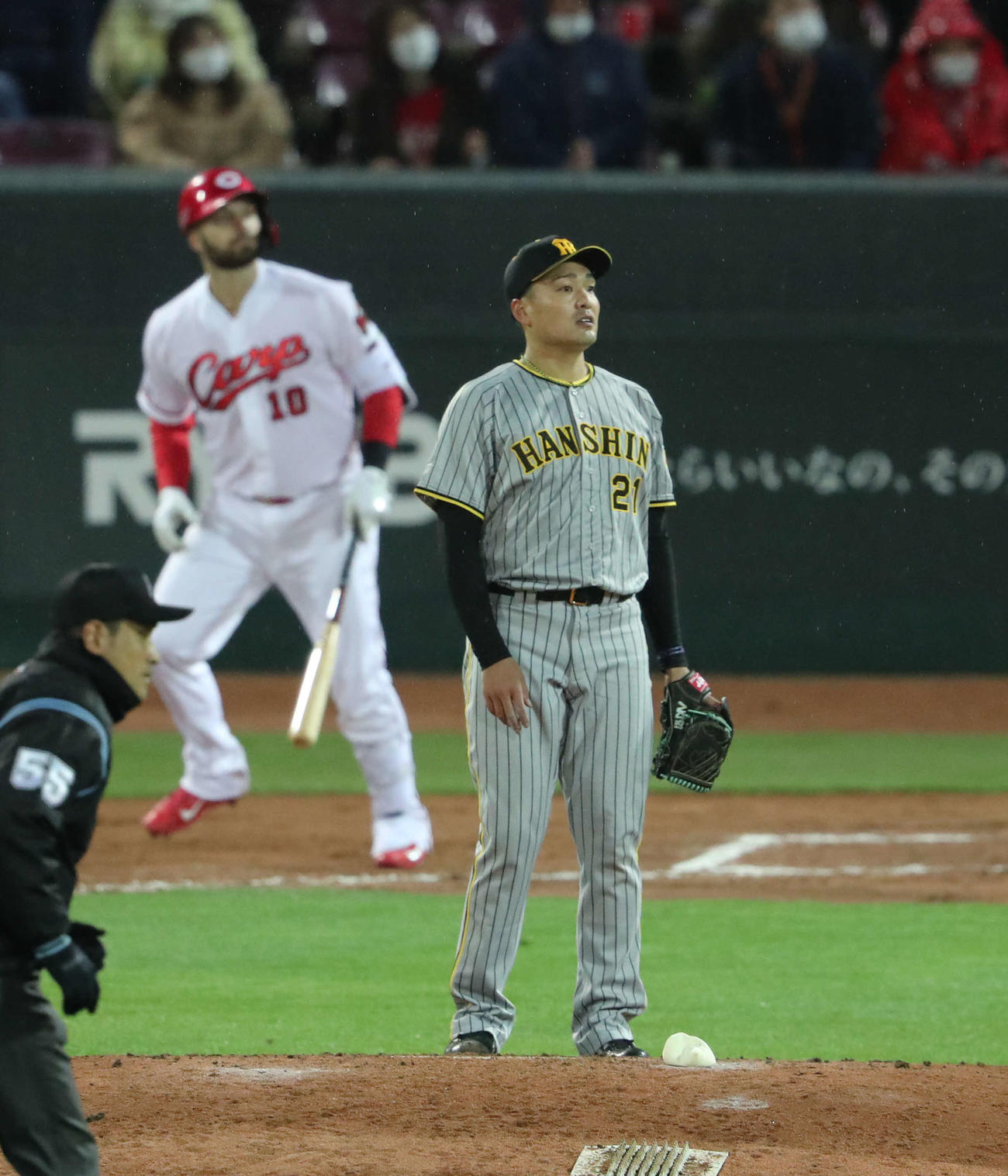 広島対阪神　6回裏広島2死二塁、秋山はマクブルームに左越え勝ち越し適時二塁打を浴びる（撮影・梅根麻紀）