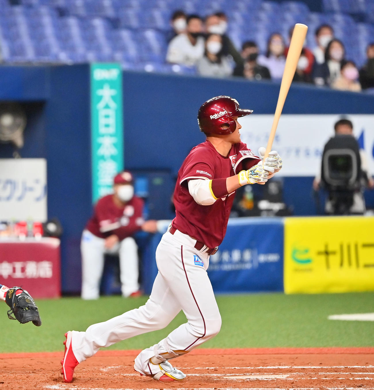オリックス対楽天　9回表楽天1死二塁、中前適時打を放つ銀次（撮影・和賀正仁）