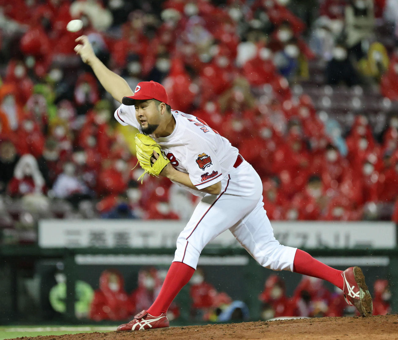 広島対阪神　8回表阪神、広島4番手の中崎（撮影・加藤孝規）