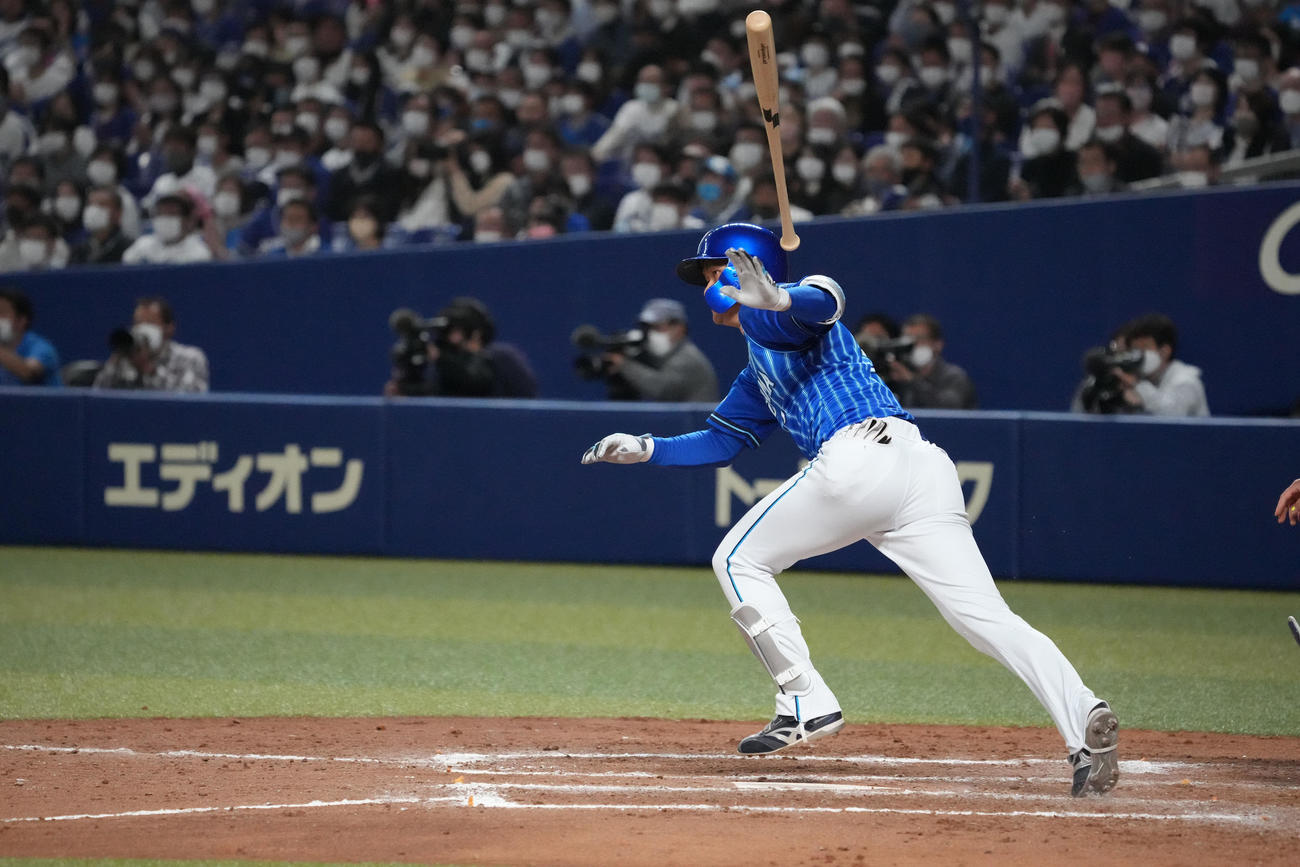 中日対DeNA 9回表DeNA1死満塁、代打大和が三ゴロに倒れるもこの間に先制する（撮影・森本幸一）