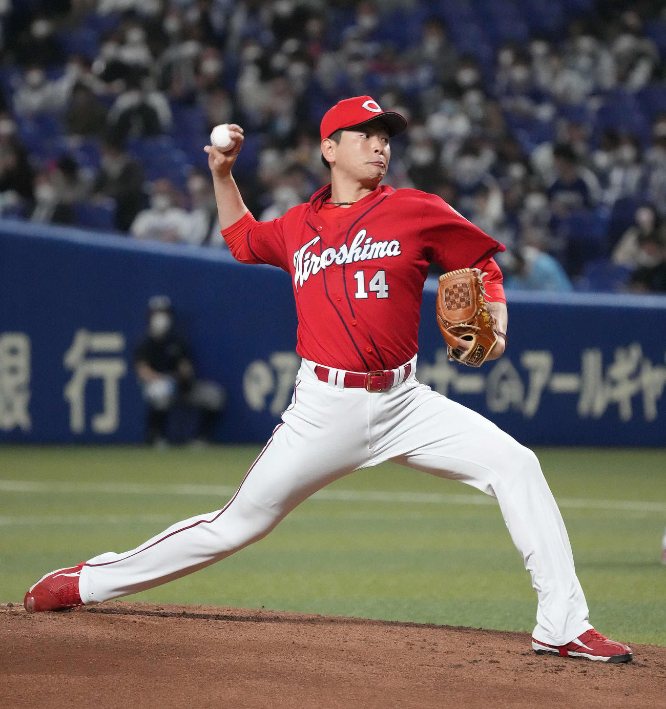 中日対広島　力投する広島先発の大瀬良（撮影・森本幸一）