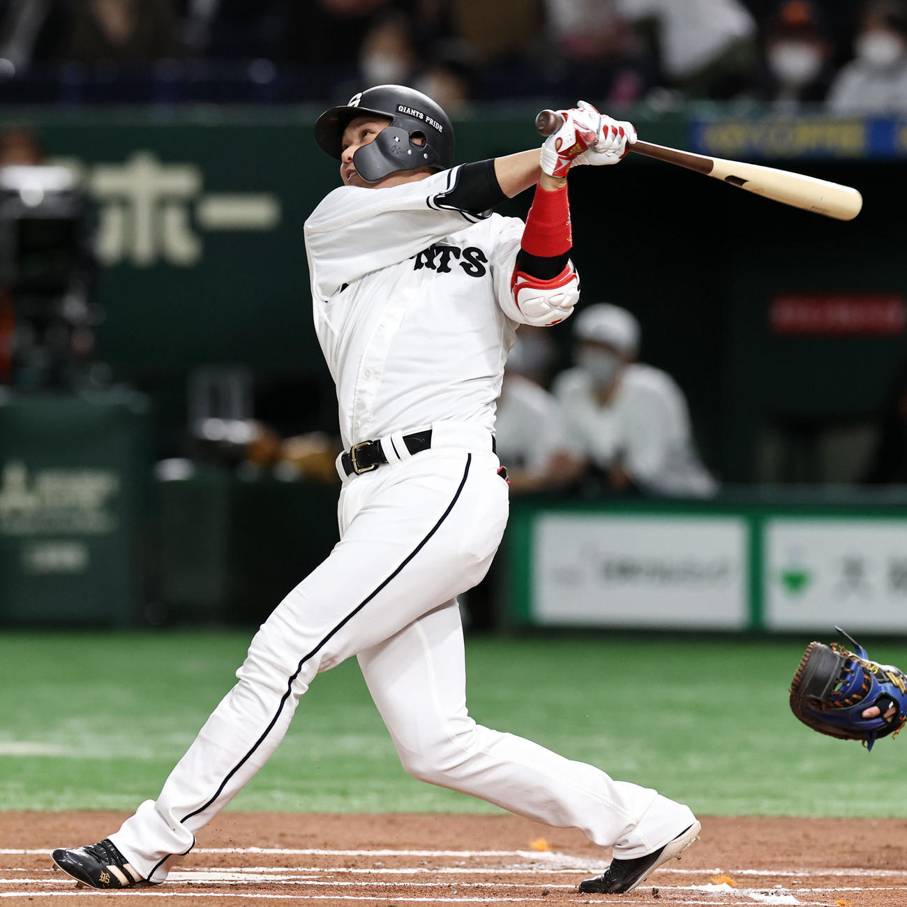巨人対阪神　1回裏巨人1死、坂本は左越え本塁打を放つ（撮影・加藤哉）