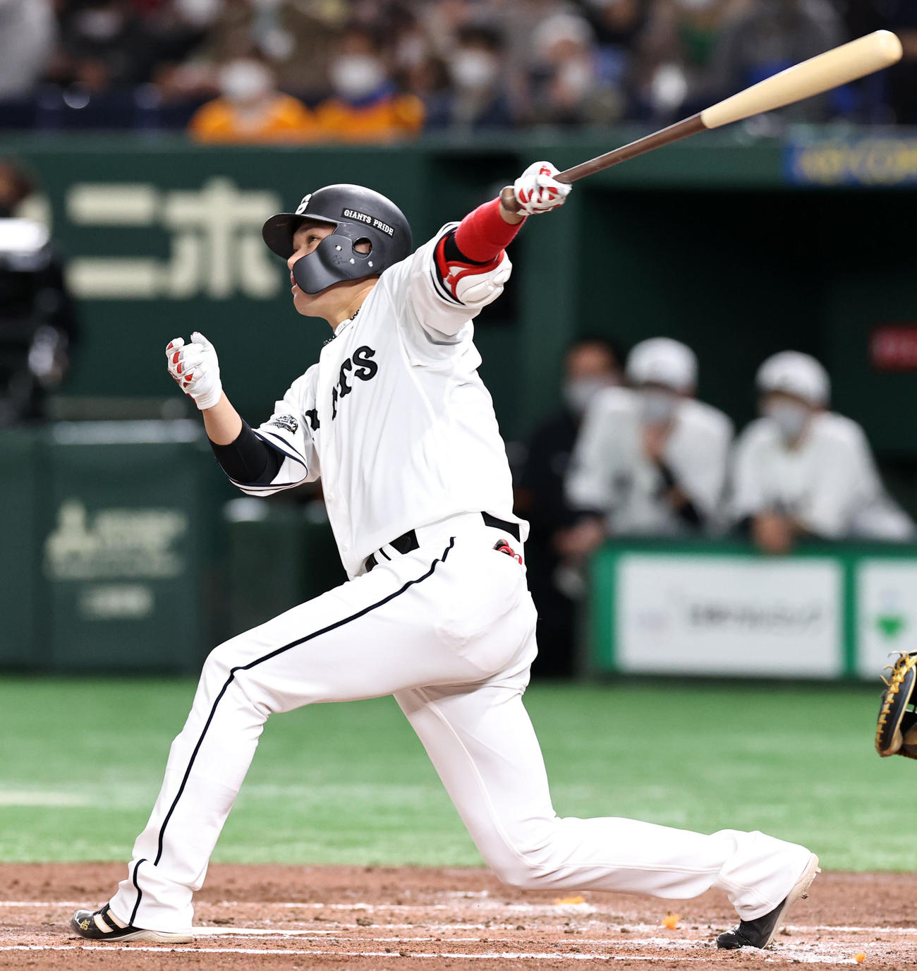 巨人対阪神　1回裏巨人無死二塁、坂本は左越え2点本塁打を放つ（撮影・加藤哉）